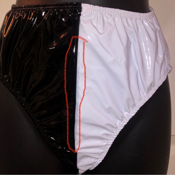 Black and White Highwaisted Booty Short - Picture 5 of 11